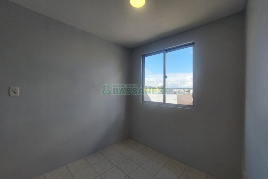 Apartamento com 39m², 2 dormitórios, 1 vaga, no bairro Santa Fé em Caxias do Sul para Comprar