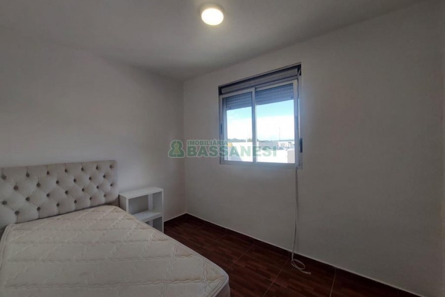 Apartamento com 39m², 2 dormitórios, 1 vaga, no bairro Santa Fé em Caxias do Sul para Comprar
