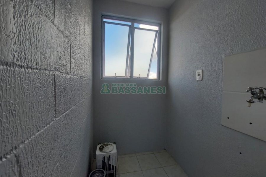 Apartamento com 39m², 2 dormitórios, 1 vaga, no bairro Santa Fé em Caxias do Sul para Comprar