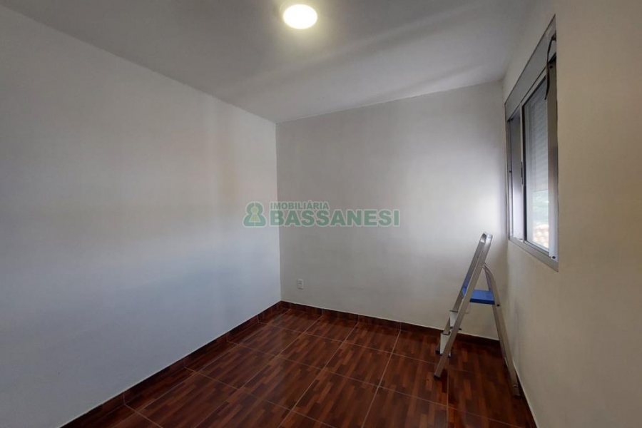 Apartamento com 39m², 2 dormitórios, 1 vaga, no bairro Santa Fé em Caxias do Sul para Comprar