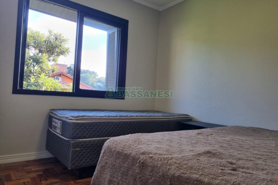 Casa com 250m², 3 dormitórios, 4 vagas, no bairro Salgado Filho em Caxias do Sul para Alugar