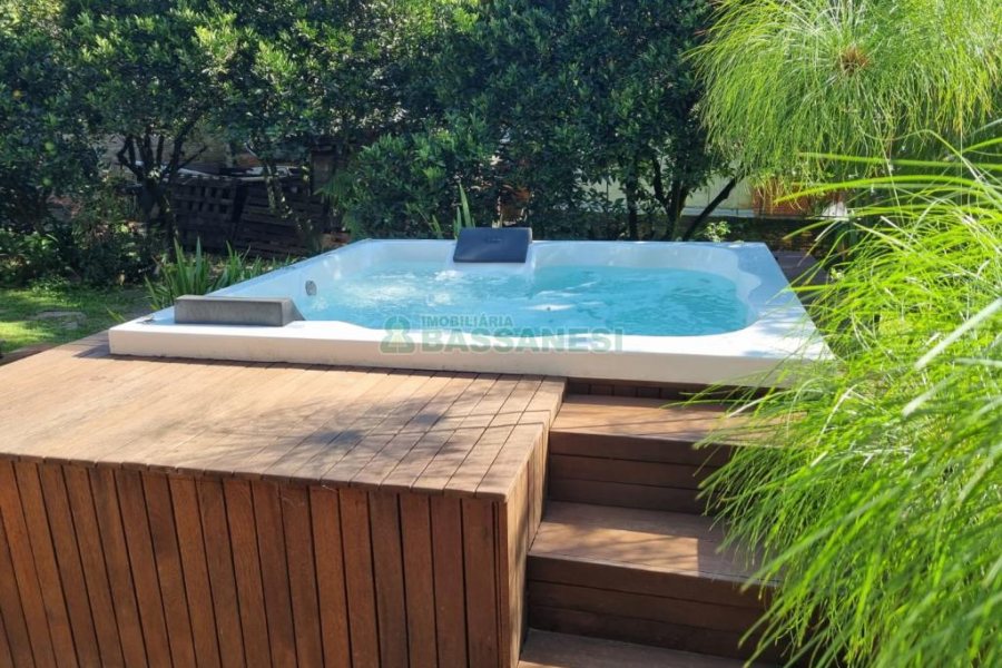 Casa com 250m², 3 dormitórios, 4 vagas, no bairro Salgado Filho em Caxias do Sul para Alugar