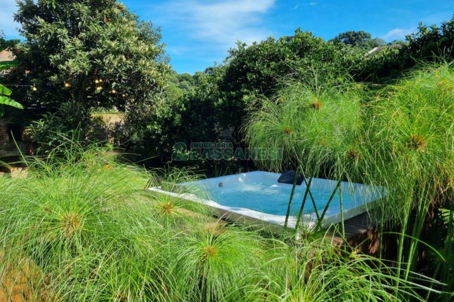 Casa com 250m², 3 dormitórios, 4 vagas, no bairro Salgado Filho em Caxias do Sul para Alugar