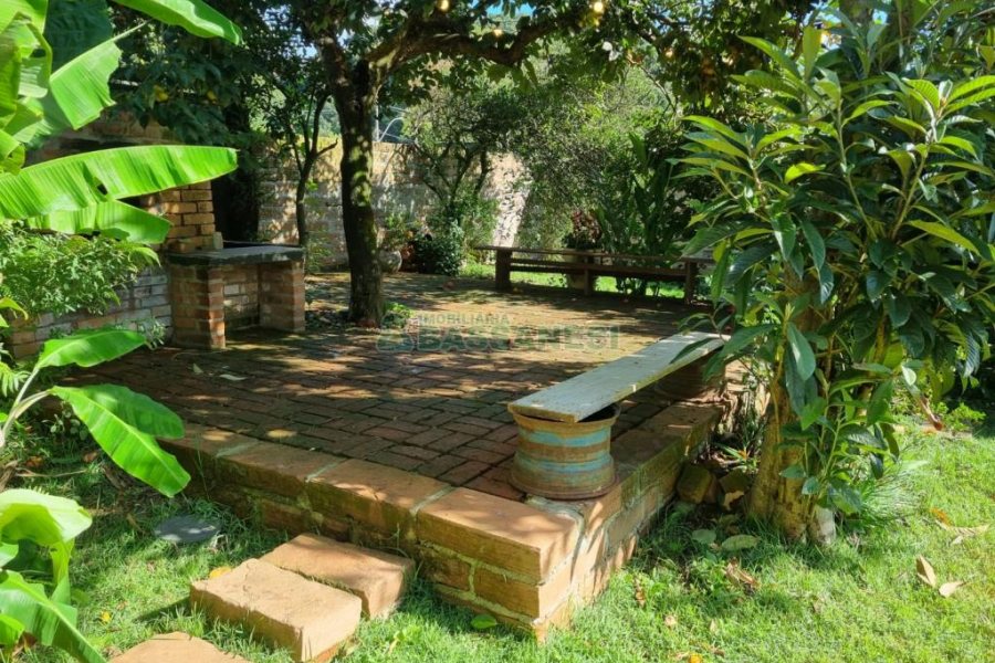 Casa com 250m², 3 dormitórios, 4 vagas, no bairro Salgado Filho em Caxias do Sul para Alugar