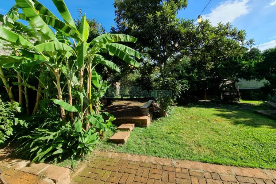 Casa com 250m², 3 dormitórios, 4 vagas, no bairro Salgado Filho em Caxias do Sul para Alugar