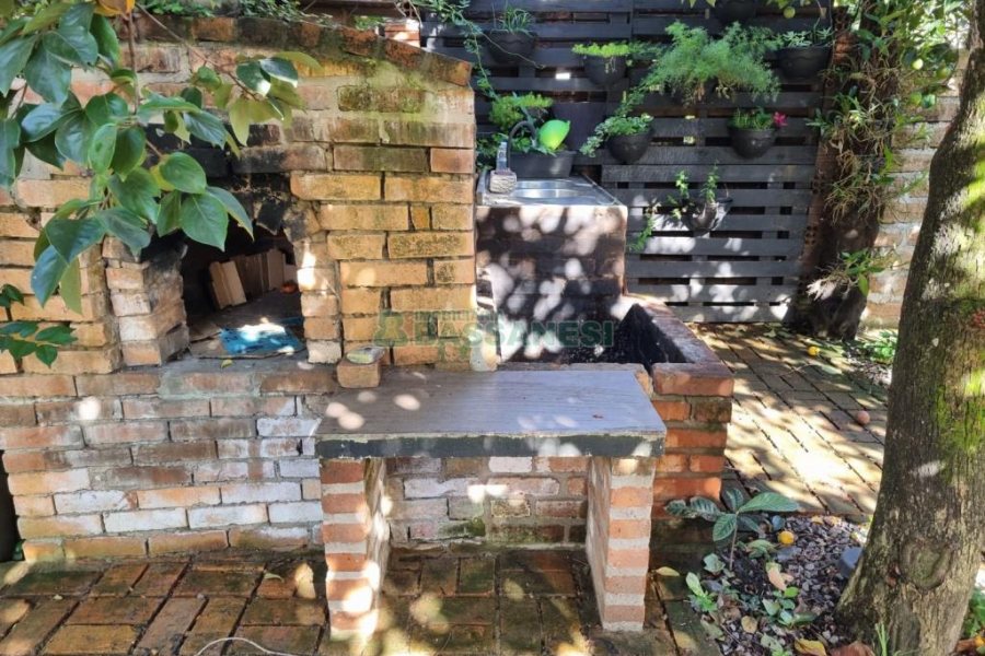 Casa com 250m², 3 dormitórios, 4 vagas, no bairro Salgado Filho em Caxias do Sul para Alugar