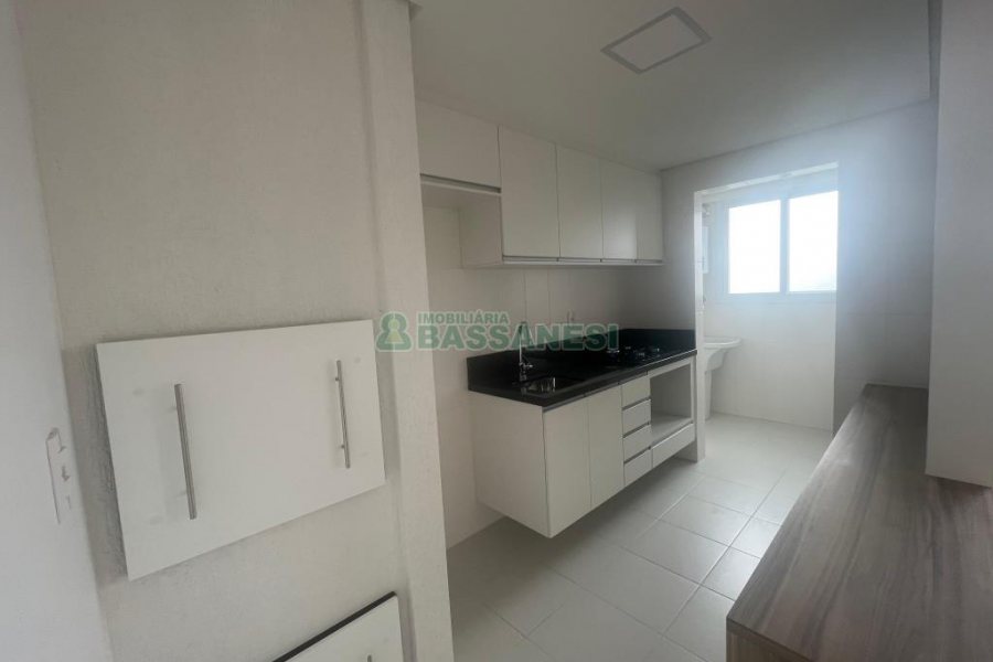 Apartamento com 84m², 2 dormitórios, 1 vaga, no bairro Salgado Filho em Caxias do Sul para Alugar