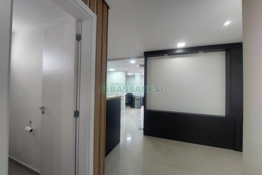 Sala com 60m², 1 vaga, no bairro Centro em Caxias do Sul para Alugar