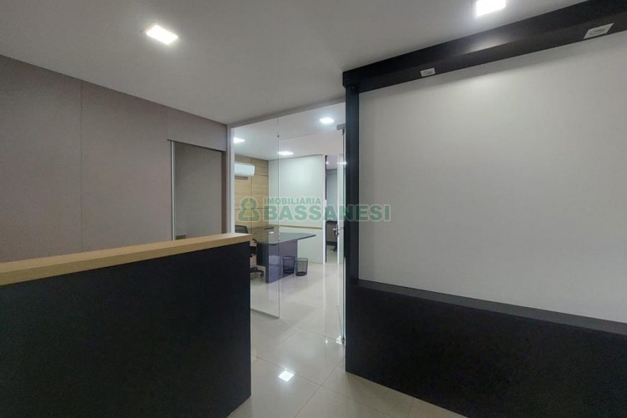 Sala com 60m², 1 vaga, no bairro Centro em Caxias do Sul para Alugar