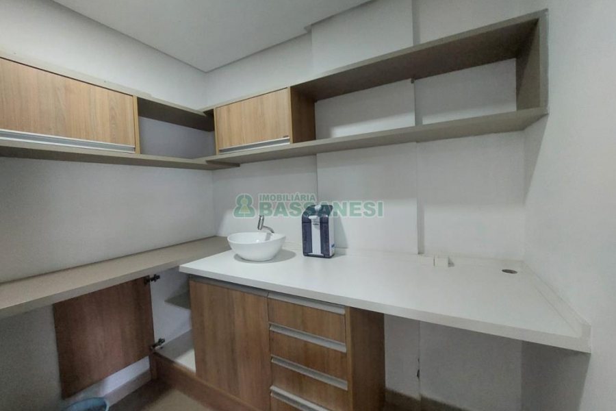Sala com 60m², 1 vaga, no bairro Centro em Caxias do Sul para Alugar