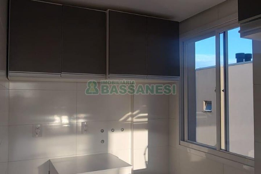 Apartamento com 58m², 2 dormitórios, 1 vaga, no bairro Vinhedos em Caxias do Sul para Alugar
