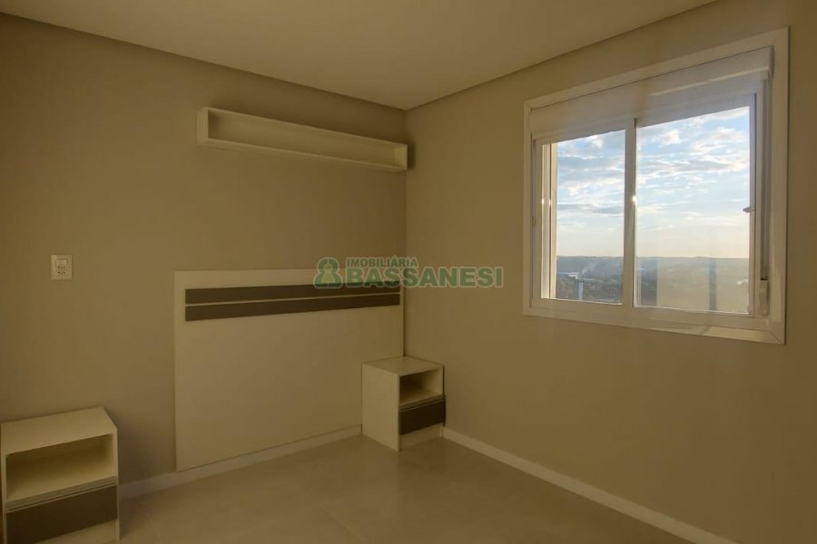 Apartamento com 58m², 2 dormitórios, 1 vaga, no bairro Vinhedos em Caxias do Sul para Alugar