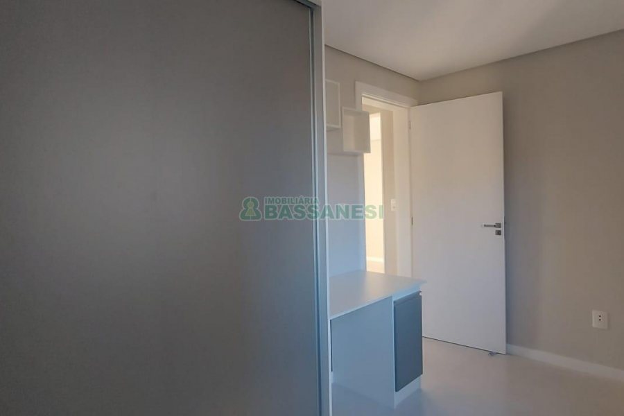 Apartamento com 58m², 2 dormitórios, 1 vaga, no bairro Vinhedos em Caxias do Sul para Alugar