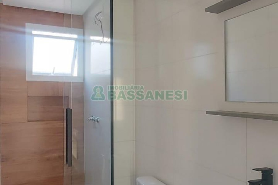 Apartamento com 58m², 2 dormitórios, 1 vaga, no bairro Vinhedos em Caxias do Sul para Alugar