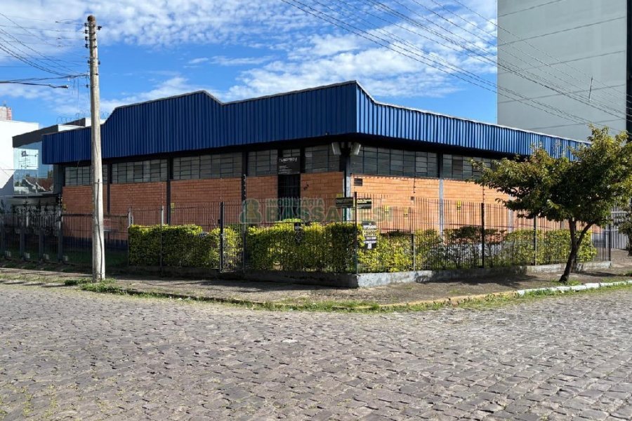 Pavilhão com 670m², no bairro Madureira em Caxias do Sul para Alugar
