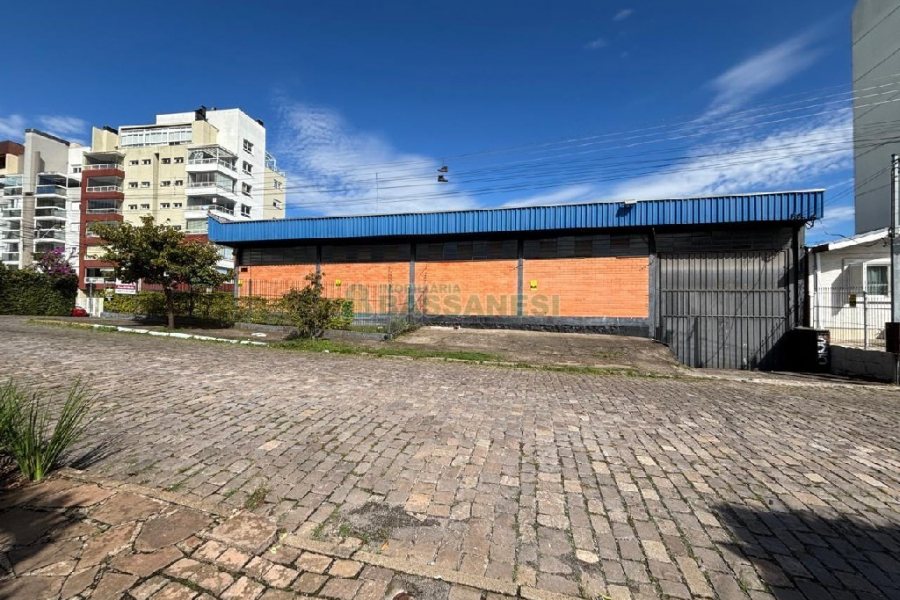 Pavilhão com 670m², no bairro Madureira em Caxias do Sul para Alugar