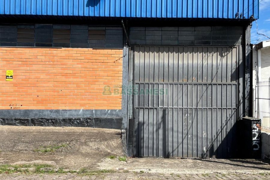 Pavilhão com 670m², no bairro Madureira em Caxias do Sul para Alugar
