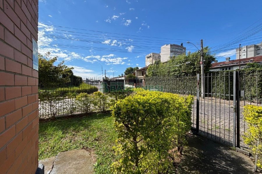 Pavilhão com 670m², no bairro Madureira em Caxias do Sul para Alugar