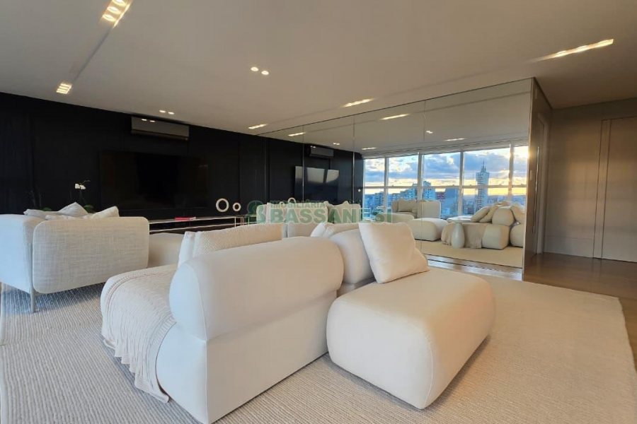 Apartamento com 178m², 2 dormitórios, 2 vagas, no bairro Exposição em Caxias do Sul para Comprar