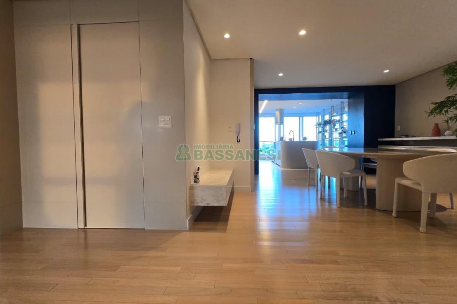 Apartamento com 178m², 2 dormitórios, 2 vagas, no bairro Exposição em Caxias do Sul para Comprar