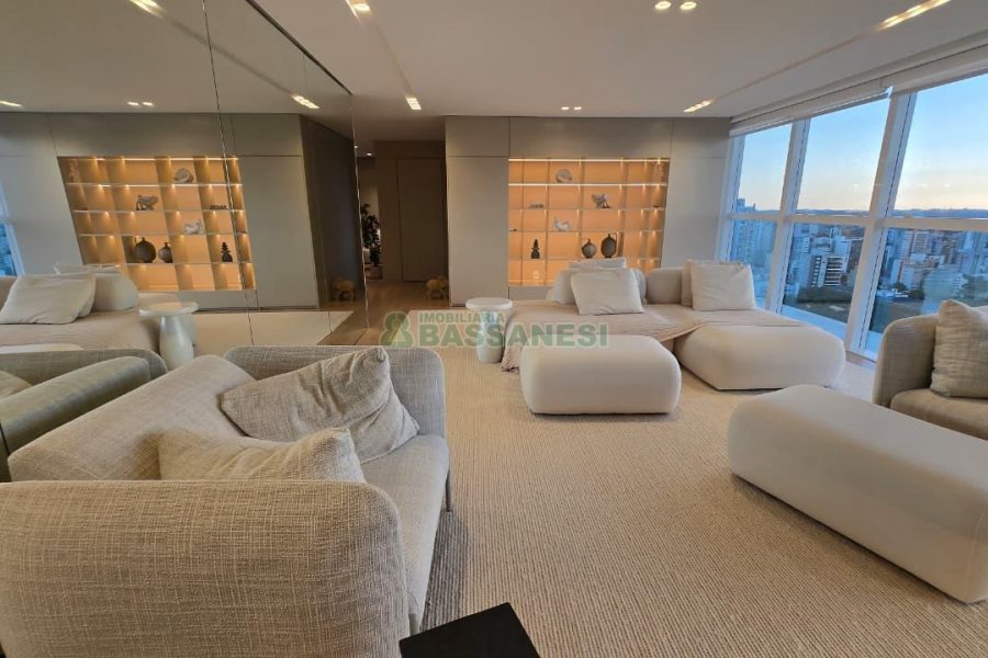 Apartamento com 178m², 2 dormitórios, 2 vagas, no bairro Exposição em Caxias do Sul para Comprar