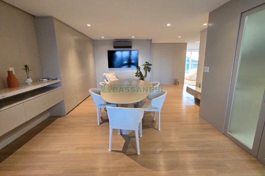 Apartamento com 178m², 2 dormitórios, 2 vagas, no bairro Exposição em Caxias do Sul para Comprar