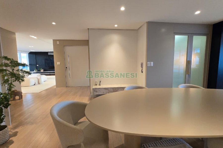 Apartamento com 178m², 2 dormitórios, 2 vagas, no bairro Exposição em Caxias do Sul para Comprar