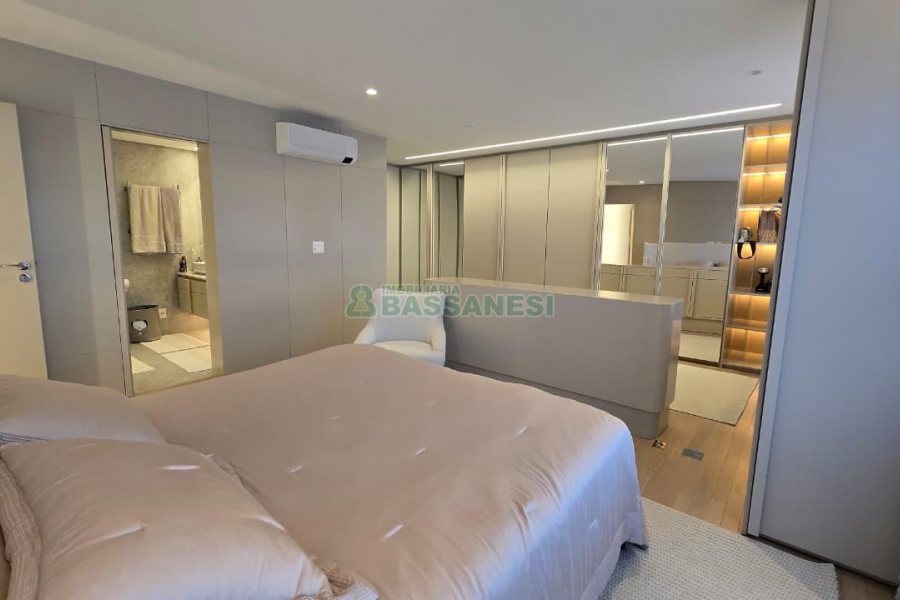 Apartamento com 178m², 2 dormitórios, 2 vagas, no bairro Exposição em Caxias do Sul para Comprar