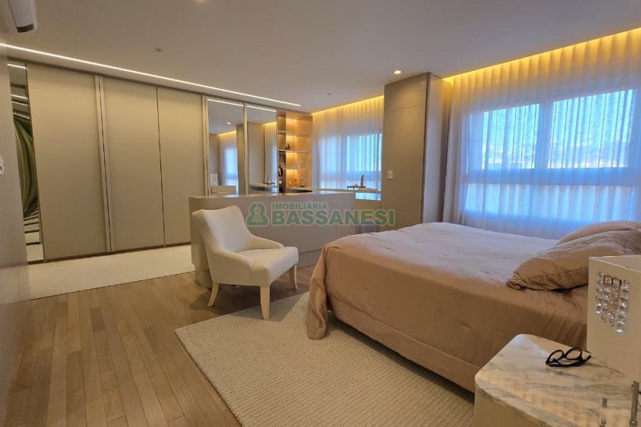 Apartamento com 178m², 2 dormitórios, 2 vagas, no bairro Exposição em Caxias do Sul para Comprar