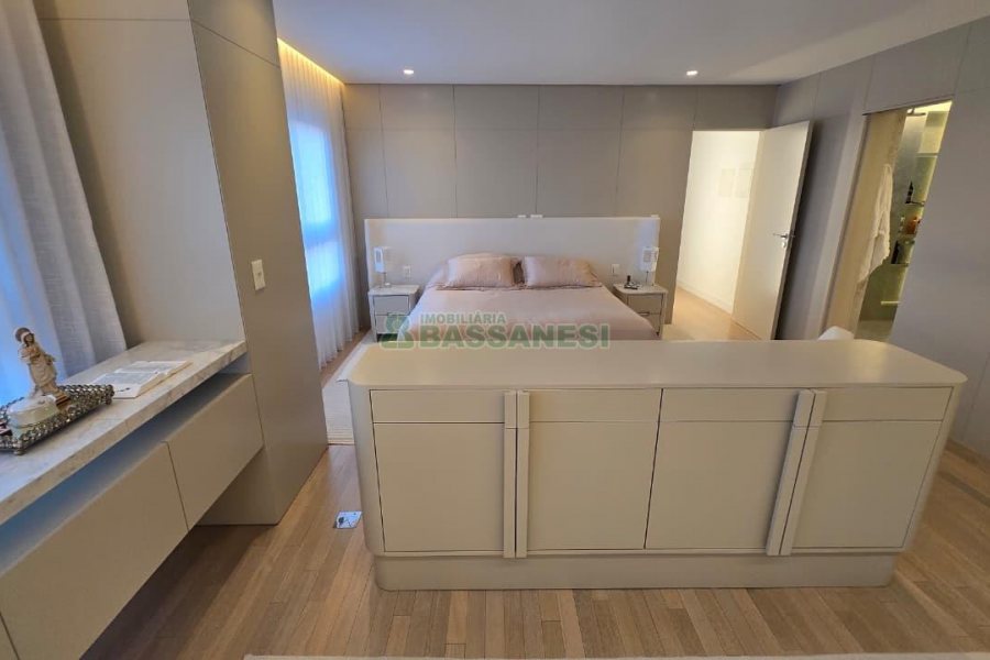 Apartamento com 178m², 2 dormitórios, 2 vagas, no bairro Exposição em Caxias do Sul para Comprar