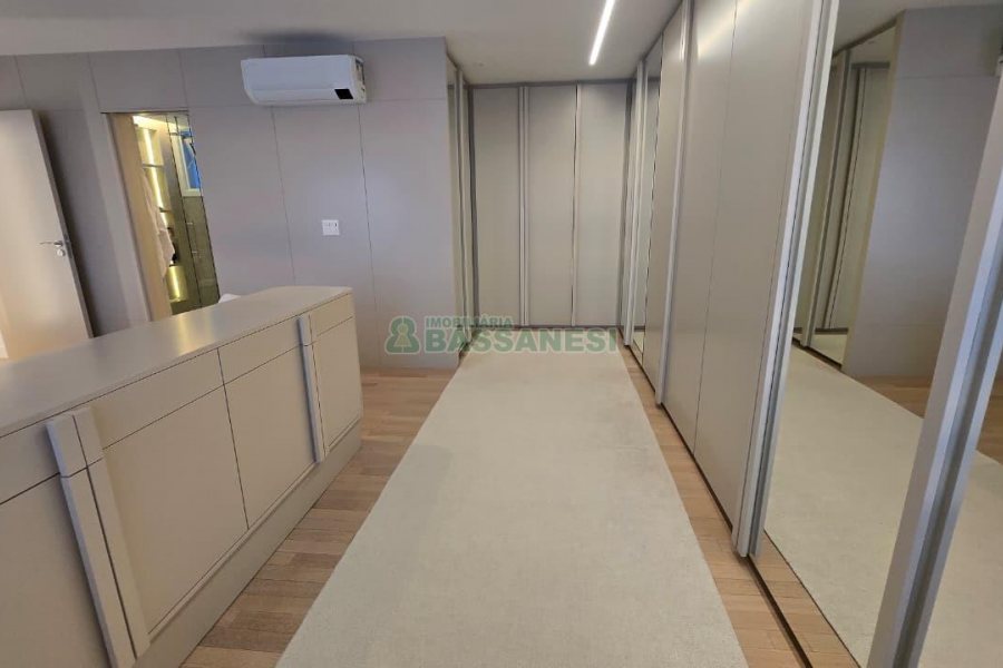Apartamento com 178m², 2 dormitórios, 2 vagas, no bairro Exposição em Caxias do Sul para Comprar