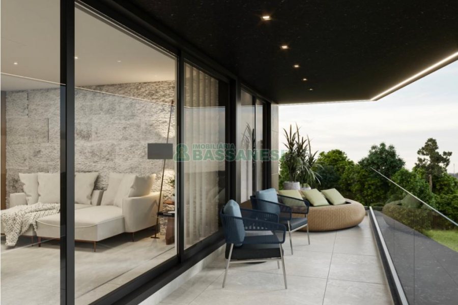 Casa com 673m², 4 dormitórios, 4 vagas, no bairro Nossa Senhora da Saúde em Caxias do Sul para Comprar