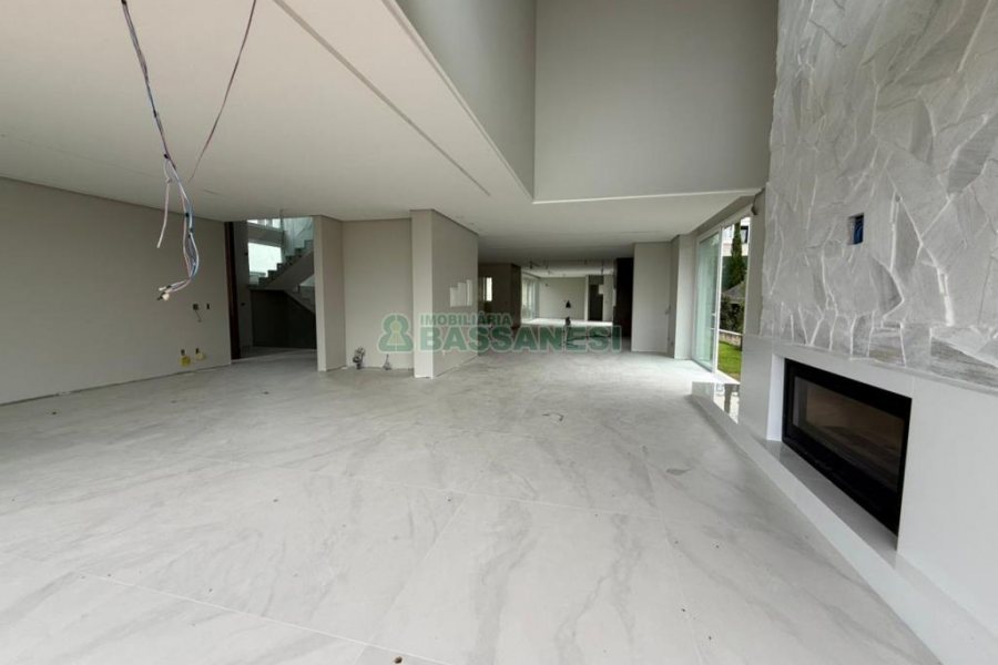 Casa com 673m², 4 dormitórios, 4 vagas, no bairro Nossa Senhora da Saúde em Caxias do Sul para Comprar