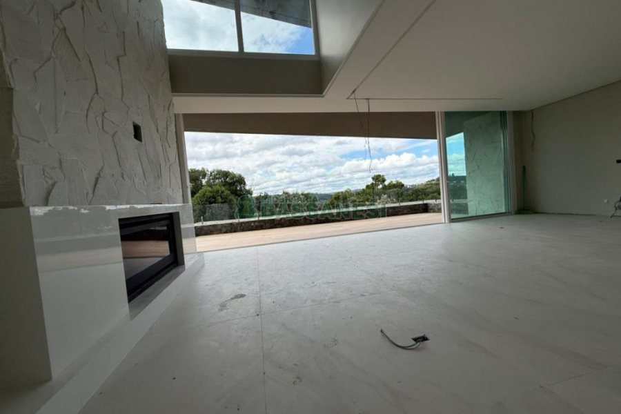 Casa com 673m², 4 dormitórios, 4 vagas, no bairro Nossa Senhora da Saúde em Caxias do Sul para Comprar