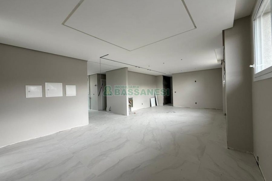 Casa com 673m², 4 dormitórios, 4 vagas, no bairro Nossa Senhora da Saúde em Caxias do Sul para Comprar