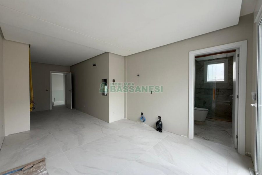 Casa com 673m², 4 dormitórios, 4 vagas, no bairro Nossa Senhora da Saúde em Caxias do Sul para Comprar