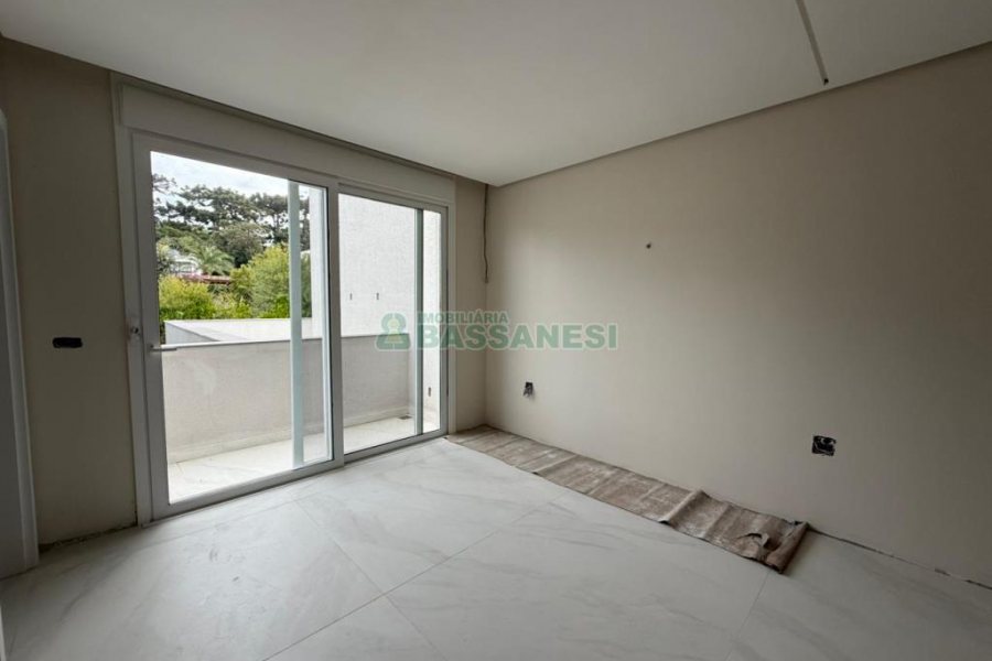 Casa com 673m², 4 dormitórios, 4 vagas, no bairro Nossa Senhora da Saúde em Caxias do Sul para Comprar