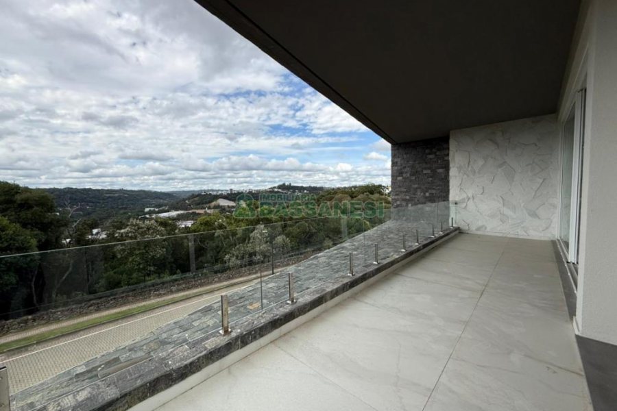 Casa com 673m², 4 dormitórios, 4 vagas, no bairro Nossa Senhora da Saúde em Caxias do Sul para Comprar