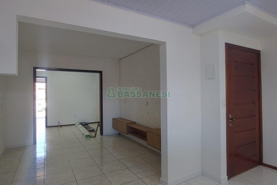 Casa com 263m², 3 dormitórios, 2 vagas, no bairro Charqueadas em Caxias do Sul para Alugar