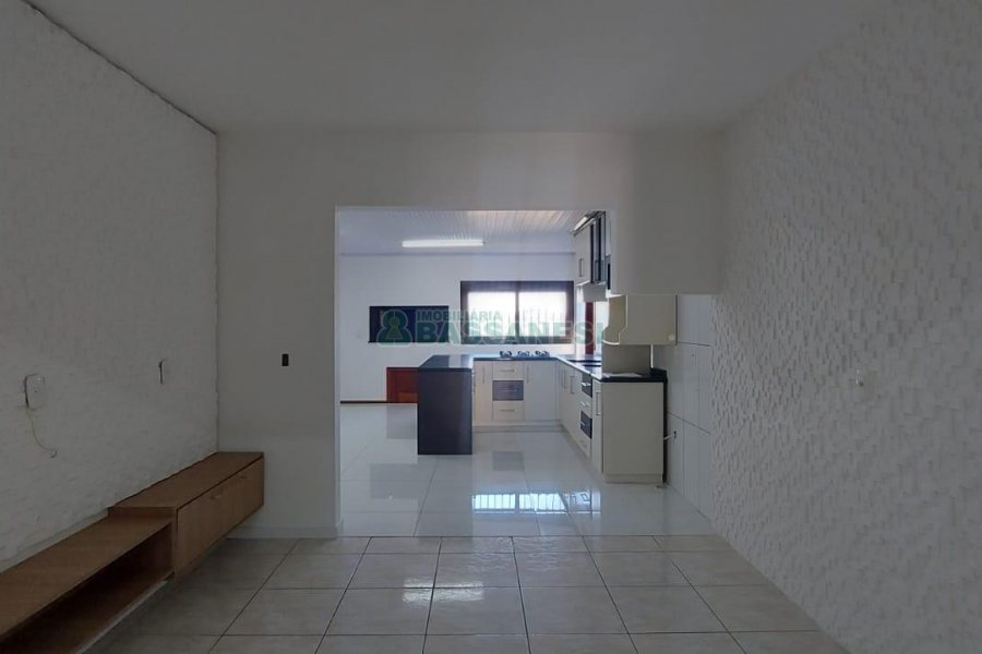 Casa com 263m², 3 dormitórios, 2 vagas, no bairro Charqueadas em Caxias do Sul para Alugar