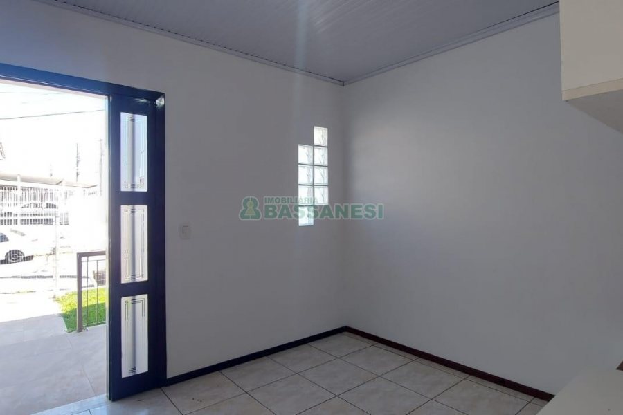 Casa com 263m², 3 dormitórios, 2 vagas, no bairro Charqueadas em Caxias do Sul para Alugar