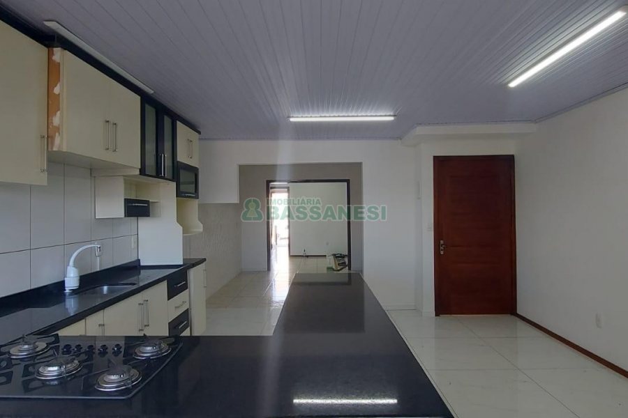 Casa com 263m², 3 dormitórios, 2 vagas, no bairro Charqueadas em Caxias do Sul para Alugar