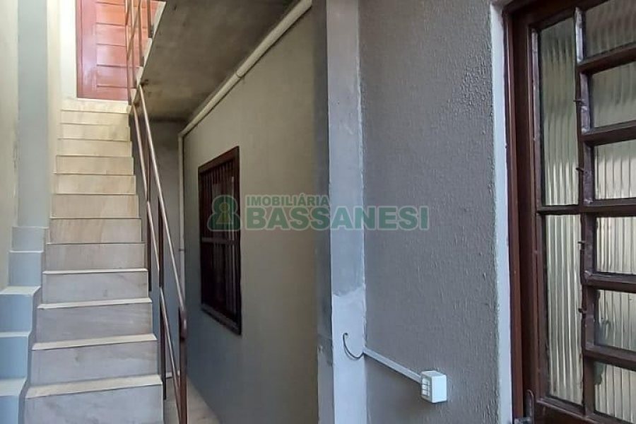 Casa com 263m², 3 dormitórios, 2 vagas, no bairro Charqueadas em Caxias do Sul para Alugar
