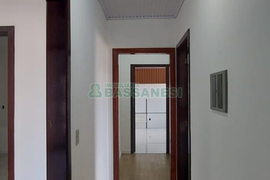 Casa com 263m², 3 dormitórios, 2 vagas, no bairro Charqueadas em Caxias do Sul para Alugar