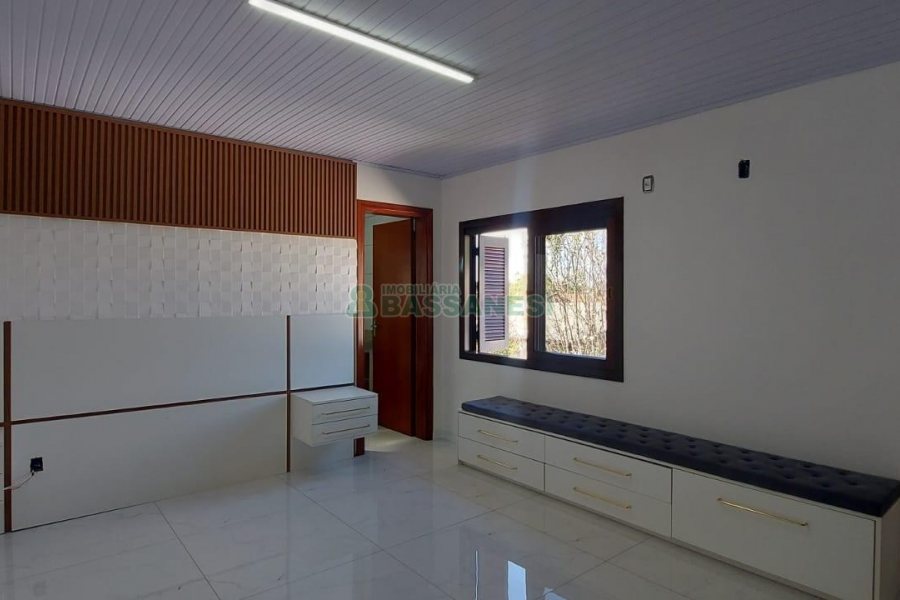 Casa com 263m², 3 dormitórios, 2 vagas, no bairro Charqueadas em Caxias do Sul para Alugar