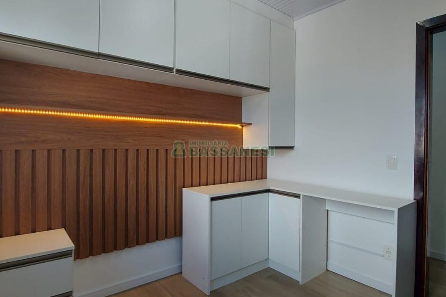 Casa com 263m², 3 dormitórios, 2 vagas, no bairro Charqueadas em Caxias do Sul para Alugar