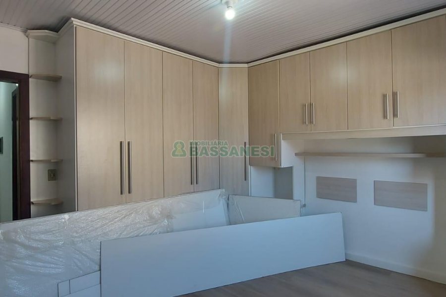 Casa com 263m², 3 dormitórios, 2 vagas, no bairro Charqueadas em Caxias do Sul para Alugar