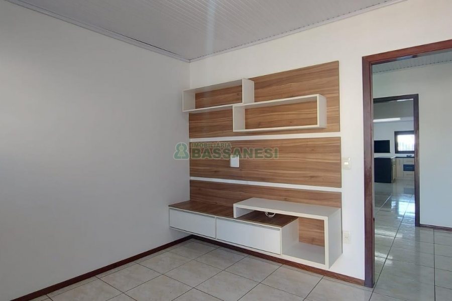 Casa com 263m², 3 dormitórios, 2 vagas, no bairro Charqueadas em Caxias do Sul para Alugar