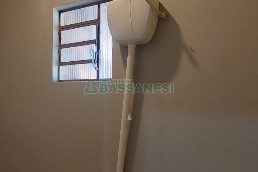 Casa com 263m², 3 dormitórios, 2 vagas, no bairro Charqueadas em Caxias do Sul para Alugar