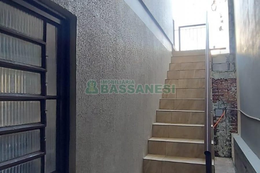 Casa com 263m², 3 dormitórios, 2 vagas, no bairro Charqueadas em Caxias do Sul para Alugar